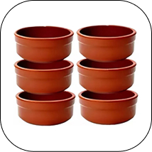 Seis cazuelas de barro terracota apiladas, esmaltadas por dentro, para cocina y gastronomía.